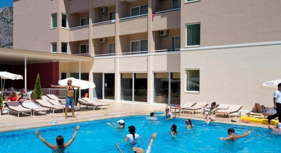Castle Park Hotel (Ex. Larissa Park)
