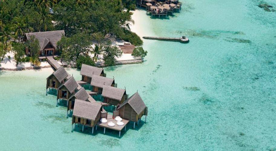 Constance Moofushi Resort