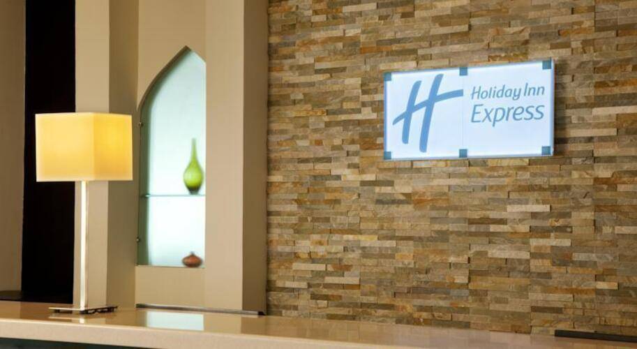 Holiday Inn Express Internet City