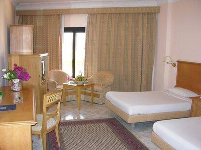 Golden 5 Al Mas Hotel & Beach Resort