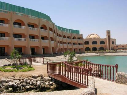 Golden 5 Al Mas Hotel & Beach Resort