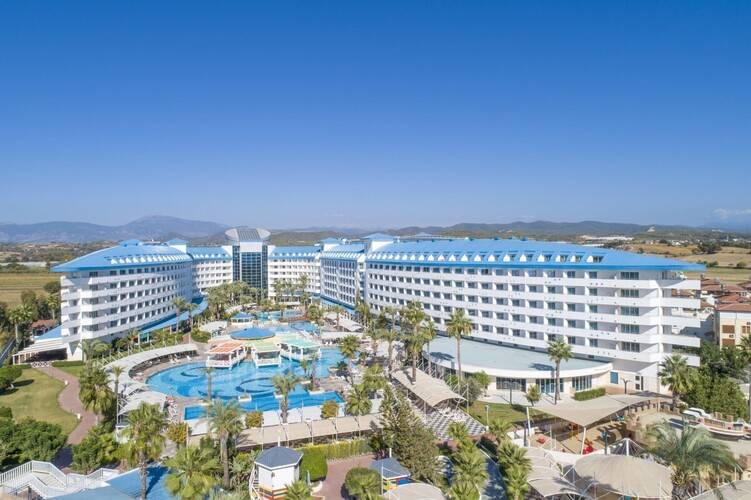 Crystal Admiral Resort Suites & Spa