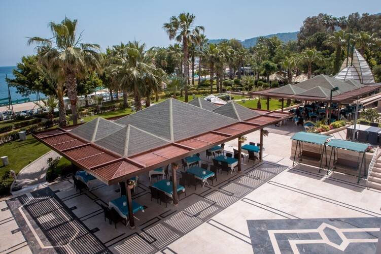 L'Ancora Beach Hotel