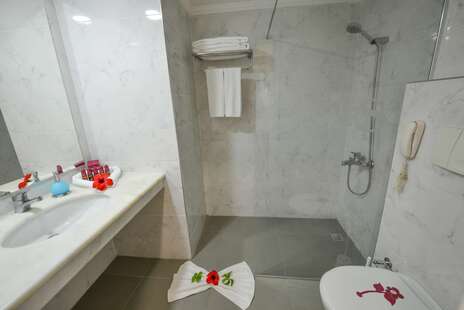 отель cesars resort hotel 5 еда. b12760ab864e498273bab4ec36c97fa8. отель cesars resort hotel 5 еда фото. отель cesars resort hotel 5 еда-b12760ab864e498273bab4ec36c97fa8. картинка отель cesars resort hotel 5 еда. картинка b12760ab864e498273bab4ec36c97fa8. Cesars Resort Side 5* в Турции — это настоящая жемчужина Средиземноморья и удивительное место для полноценного семейного отдыха. Отель расположен в первой береговой линии, площадь территории комплекса — 40 тыс. кв. метров.