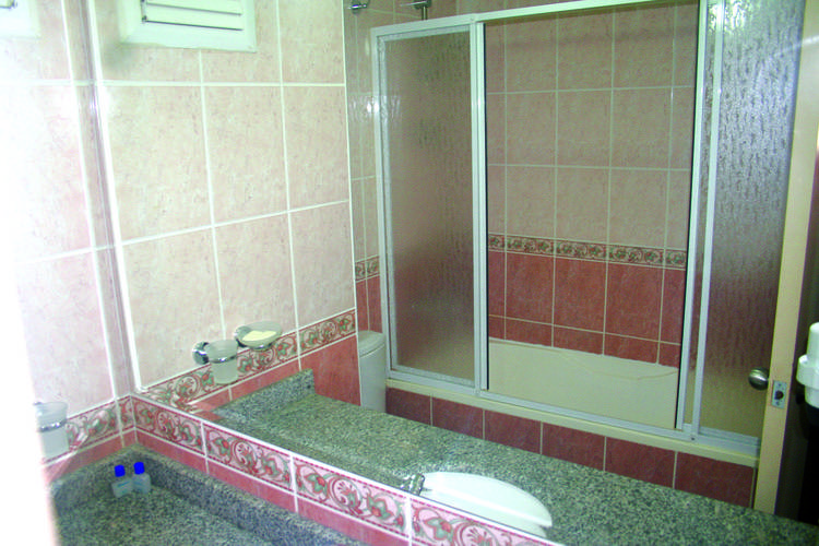 Lara Dinc Hotel