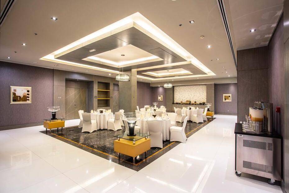 Time Grand Plaza Hotel