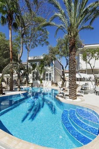 Elegance East Hotel