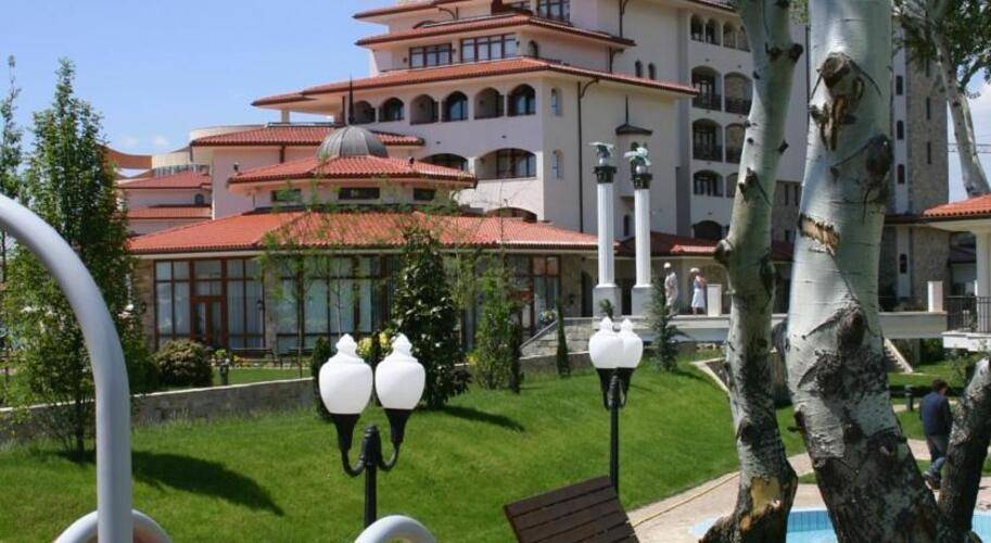 Royal Palace Helena Park Hotel