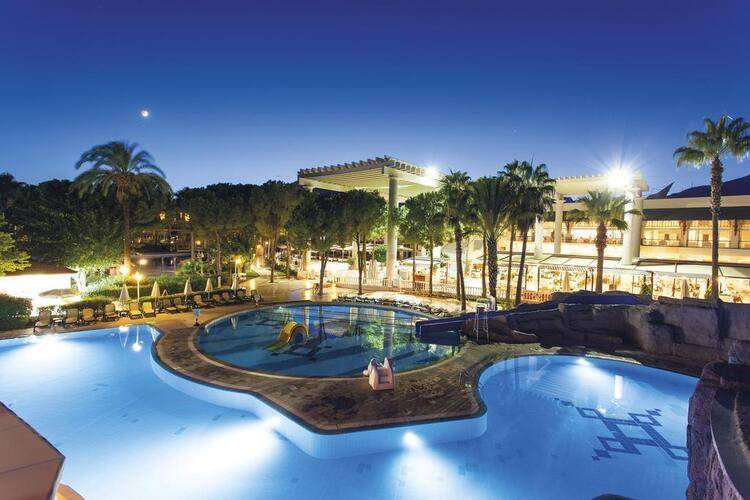 Dobedan World Palace (Eх. Alva Donna World Palace Hotel)