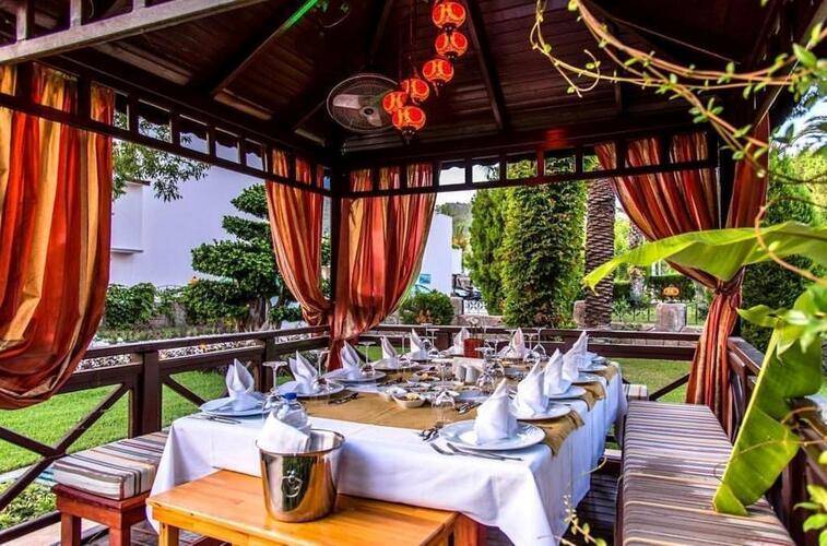 Dobedan World Palace (Eх. Alva Donna World Palace Hotel)