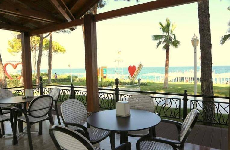 Dobedan World Palace (Eх. Alva Donna World Palace Hotel)
