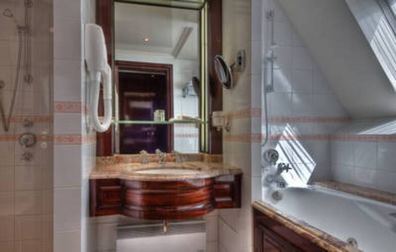 Franklin Roosevelt Hotel