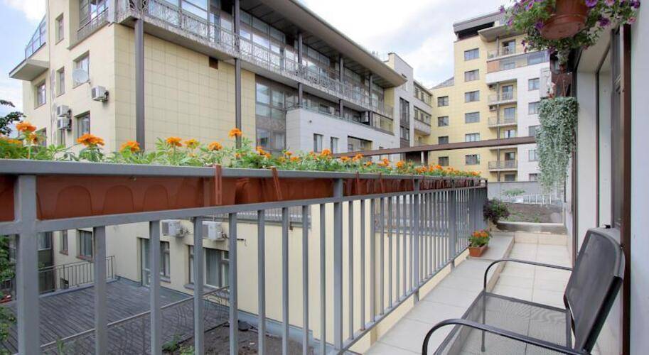 Peter And Paul Apartments