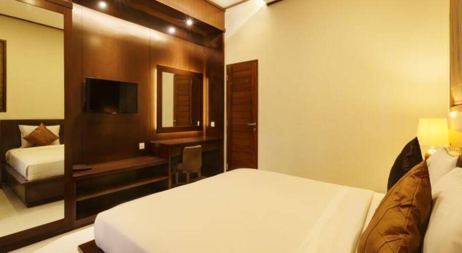 Yulia Beach Inn