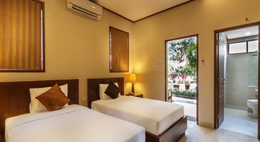 Yulia Beach Inn