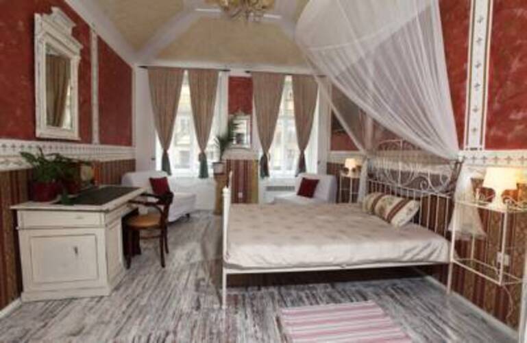 Old Time Hotel