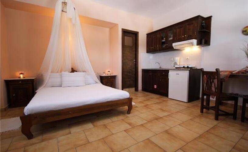 Vrachia Hotel Apts