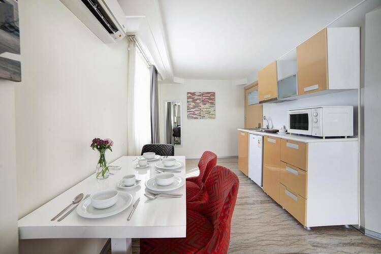 Walton Harbiye Residence