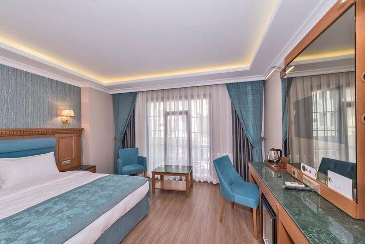 Magnaura House Hotel