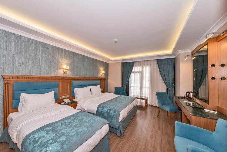 Magnaura House Hotel