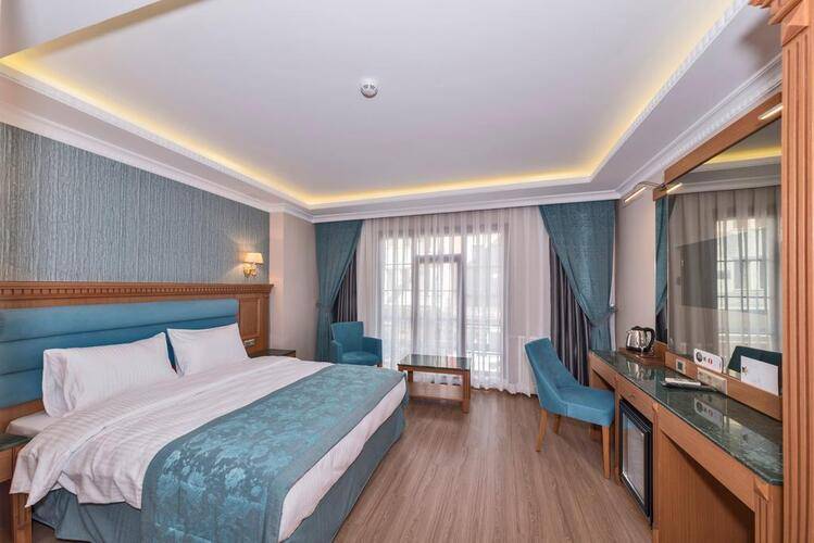 Magnaura House Hotel