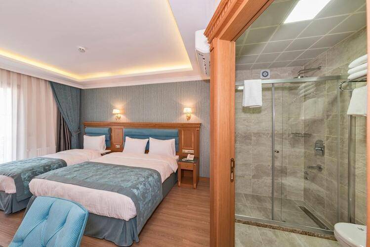 Magnaura House Hotel