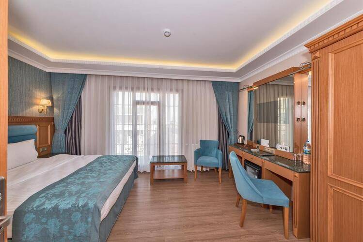 Magnaura House Hotel