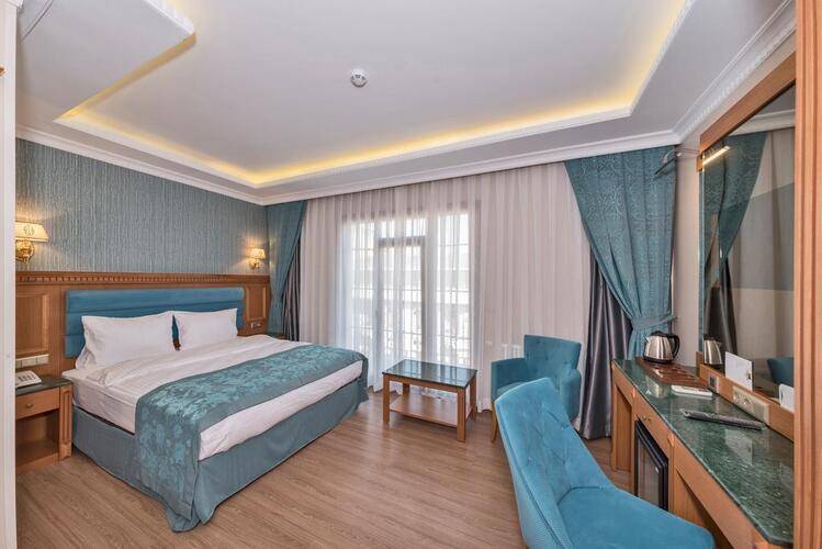 Magnaura House Hotel