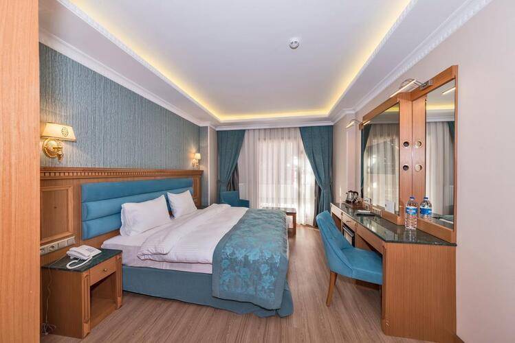 Magnaura House Hotel
