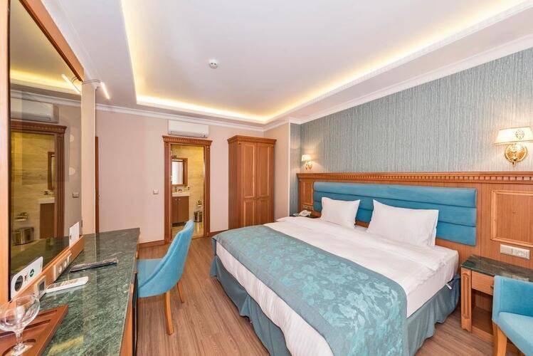 Magnaura House Hotel