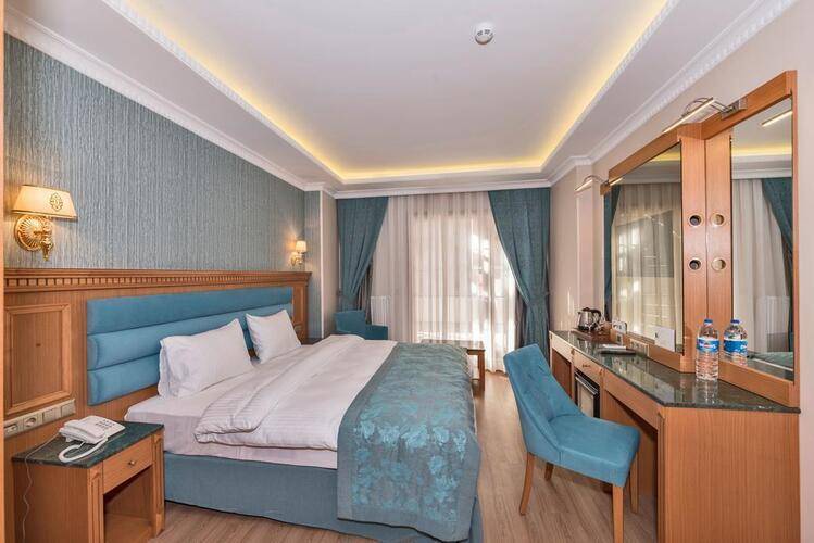 Magnaura House Hotel