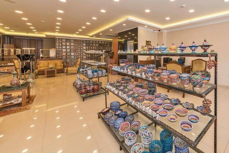 Magnaura House Hotel