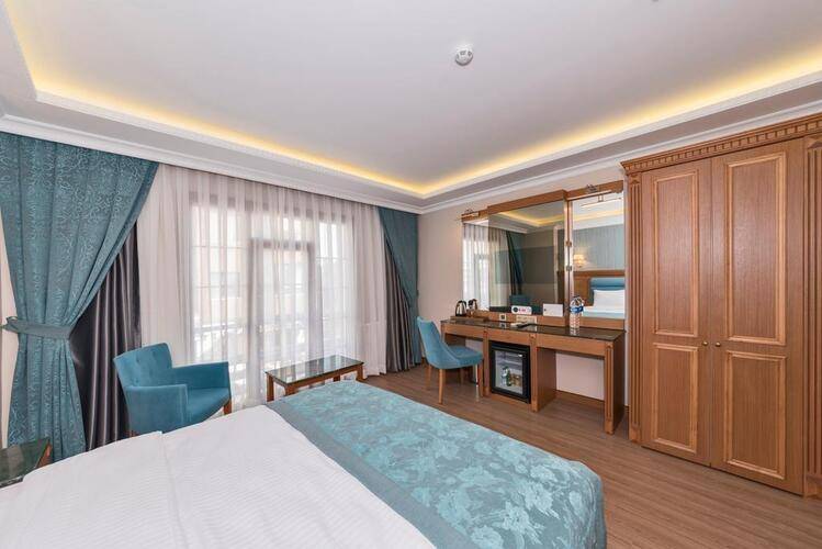 Magnaura House Hotel
