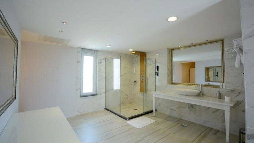 Real House Boutique Hotel