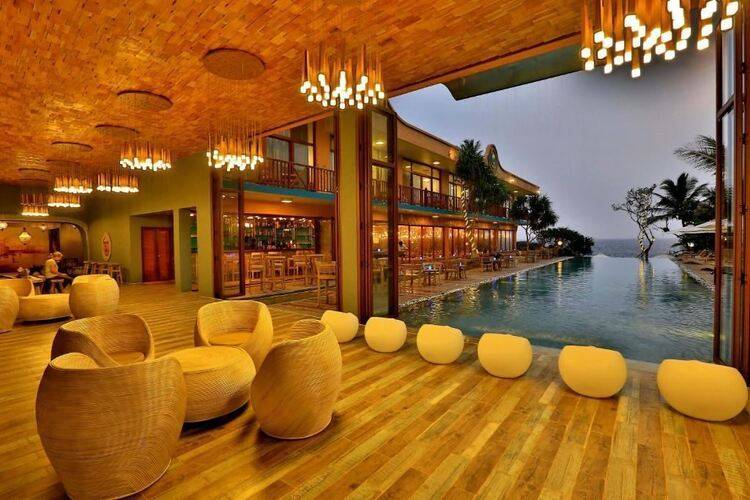 Thaproban Pavilion Waves