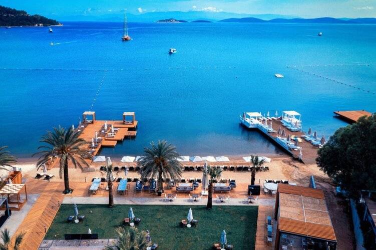 Moyo Luxury Boutique Hotel&Beach