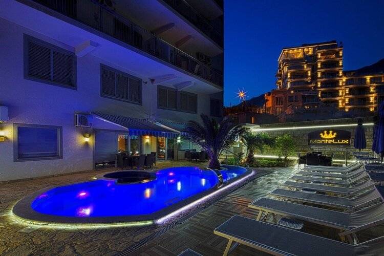 Montelux Apartments